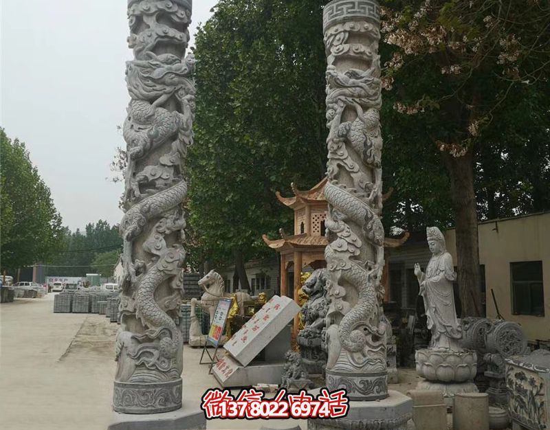 龍柱石雕，裝點寺廟門前