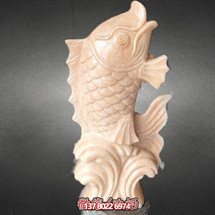 集大理石石雕、水景擺件、鯉魚(yú)雕塑于一體的精美藝術(shù)品