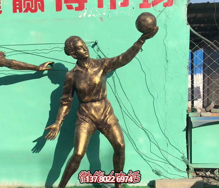 大型玻璃鋼排球學生雕塑，為廣場增添活力