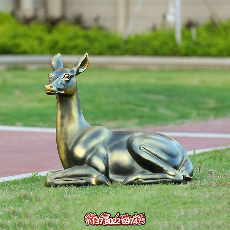 不銹鋼仿銅睡鹿雕塑，點(diǎn)綴戶(hù)外廣場(chǎng)草坪