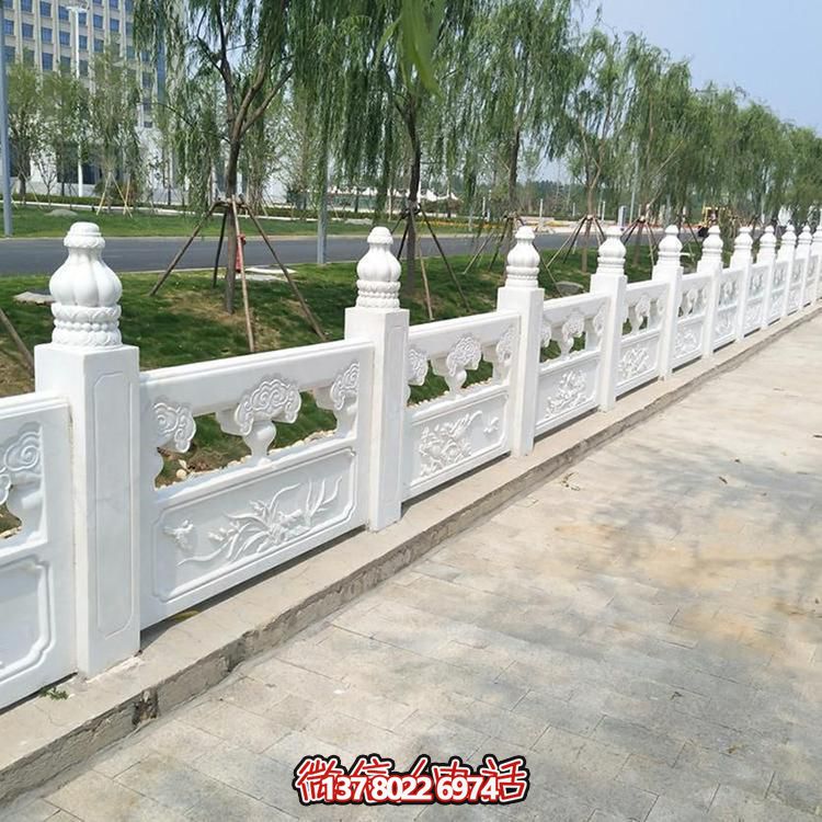 經(jīng)典石雕精美欄桿，增添校園美麗