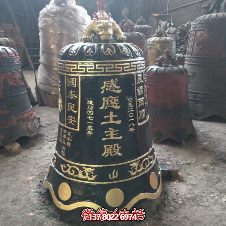古典鑄銅大型掛鐘，為寺廟祠堂擺放