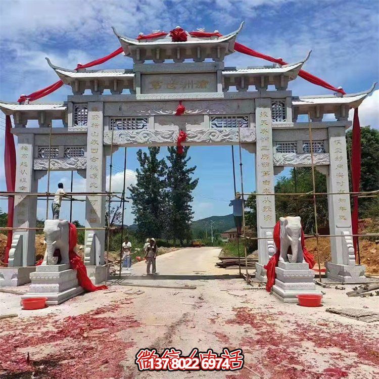 集道路四柱、花崗巖、花崗石雕和牌樓于一體的精美絕倫藝術(shù)品