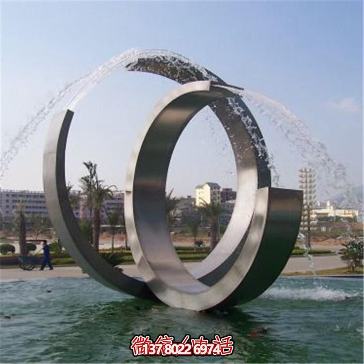 不銹鋼圓環(huán)流水景觀雕塑，點(diǎn)綴戶外園林?jǐn)[件