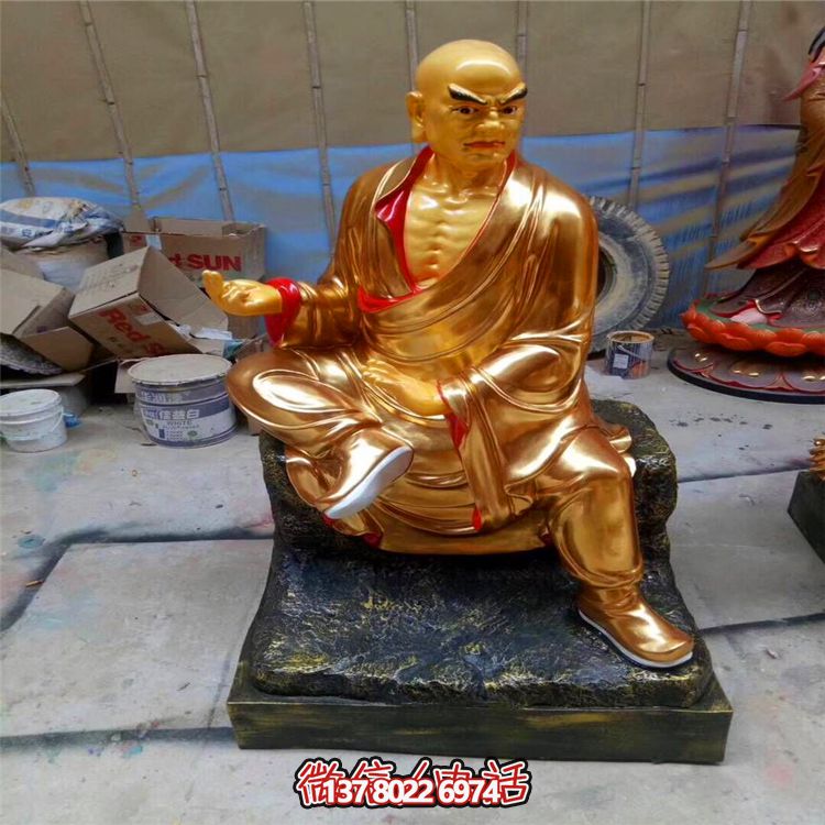 噴金烤漆菩薩雕塑，擁有古老神秘的十八羅漢美學
