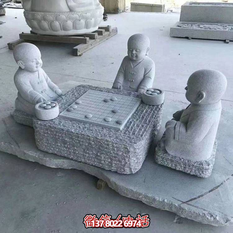 花崗巖雕像裝點庭院，打造精致奇趣景觀